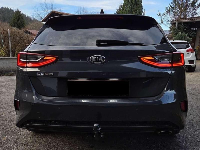 Gebraucht Kia Ceed 140 PS (102 kW) 2020 Grau Kleinwagen