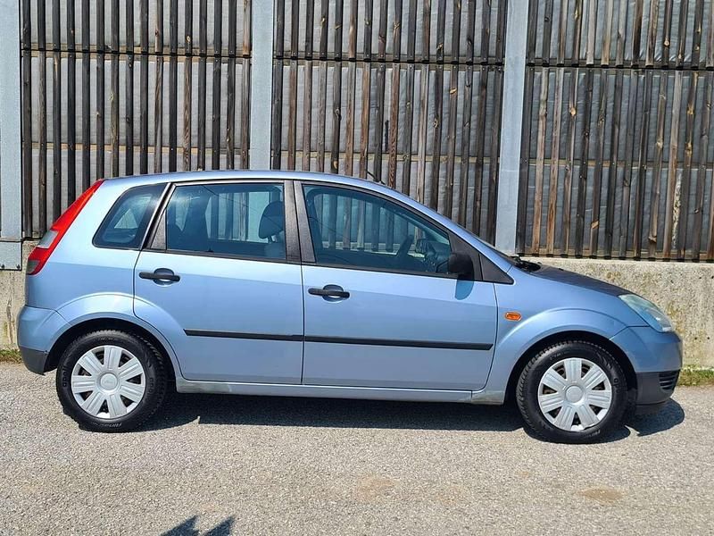 Gebraucht Ford Fiesta 69 PS (50 kW) 2005 Blau Kleinwagen