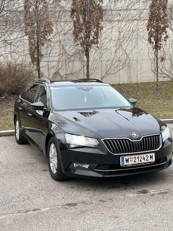 Schwarz Gebraucht 2016 Skoda Superb Ambition Kombi | € 15.700 (Fairer Preis) - Bild 1/4