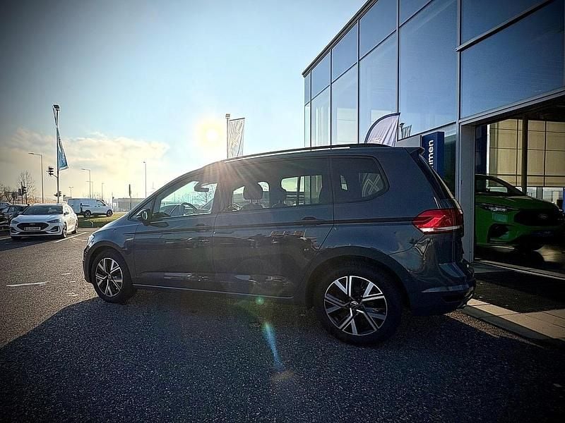 Gebraucht VW Touran Comfortline 150 PS (110 kW) 2023 Dolphin grey metallic Van / Kleinbus