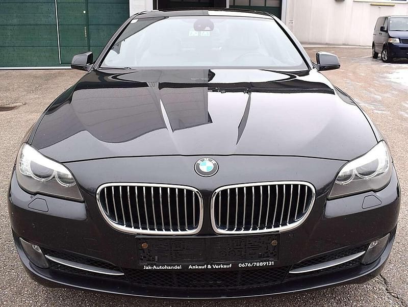 Gebraucht BMW 530 258 PS (189 kW) 2011 Grau Limousine