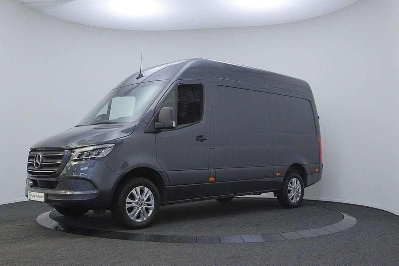 Grau Gebraucht 2024 Mercedes Sprinter Van | € 61.408 (Teuer) - Bild 1/4