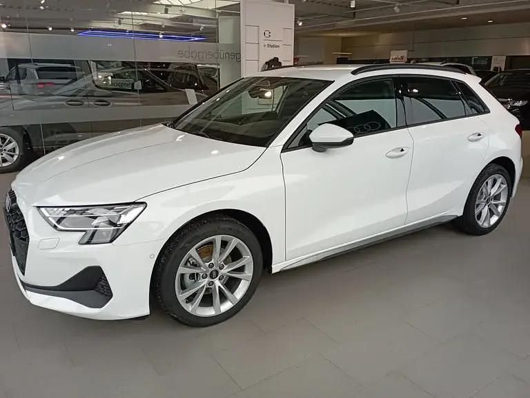 Neu Audi A3 Ambiente 116 PS (85 kW) 2026 Weiss  normal Limousine