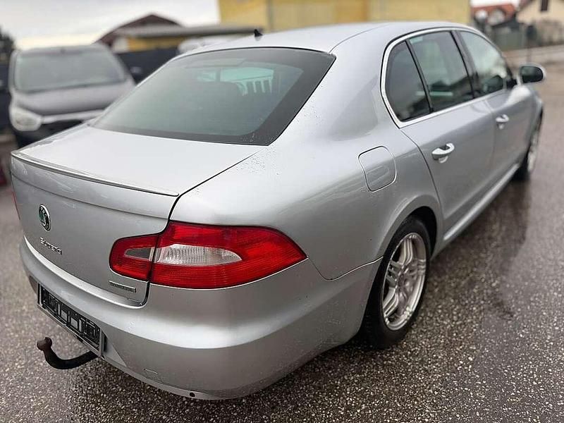 Gebraucht Skoda Superb 105 PS (77 kW) 2009 Silber Limousine