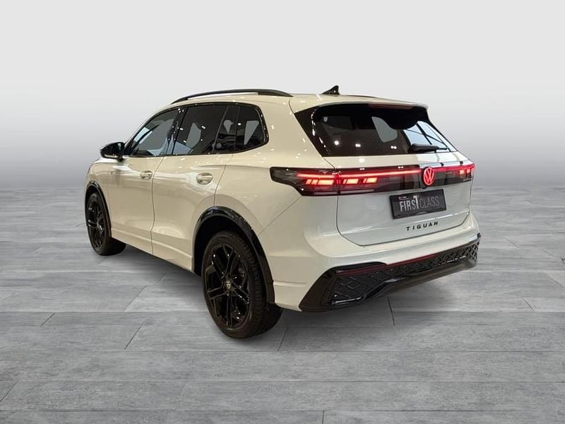 Neu VW Tiguan Sport 150 PS (110 kW) 2026 Weiss  normal SUV