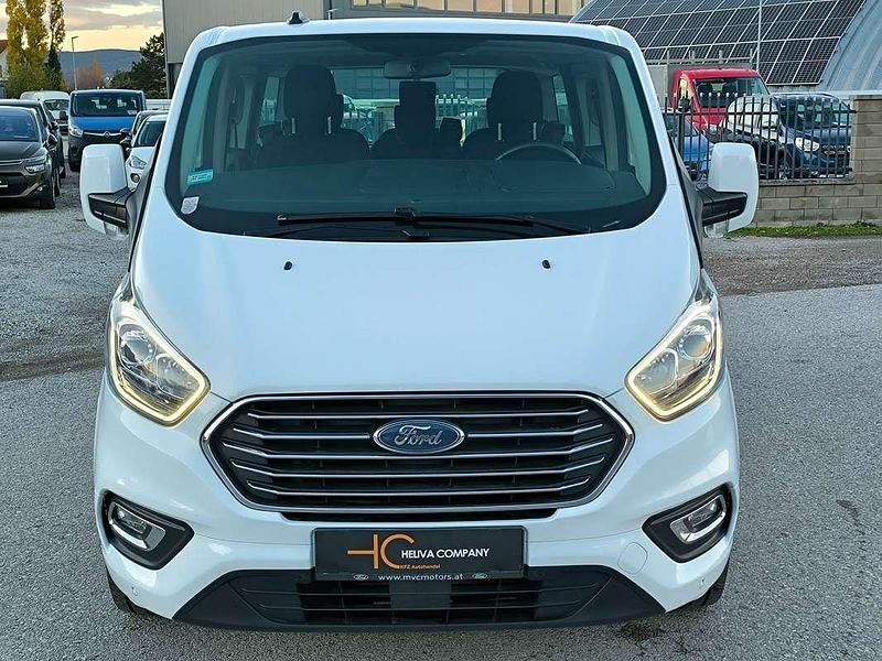 Gebraucht Ford Tourneo 105 PS (77 kW) 2021 Weiß Van / Kleinbus