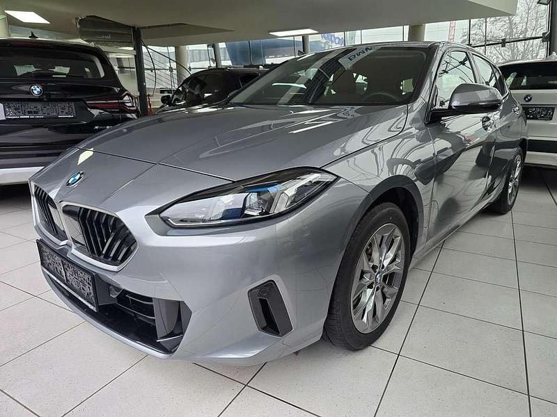 Grau Gebraucht 2024 BMW 120 Shadowline Kleinwagen | € 33.700 - Bild 1/3