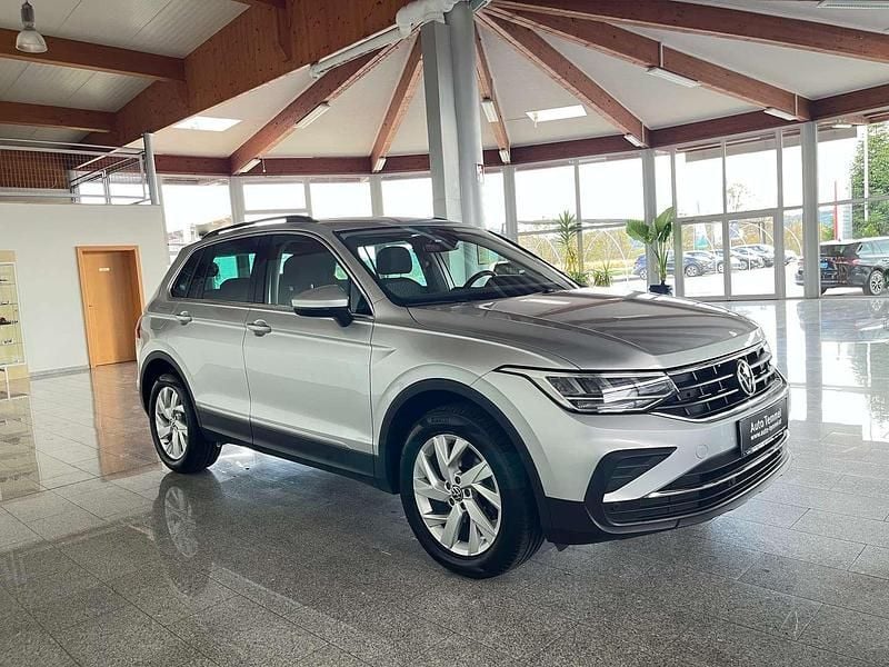 Gebraucht VW Tiguan Life 150 PS (110 kW) 2021 Grau SUV