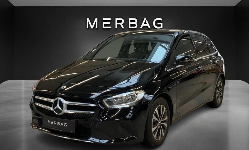 Nachtschwarz Gebraucht 2020 Mercedes B180 Van / Kleinbus | € 20.990 (Guter Preis) - Bild 1/4