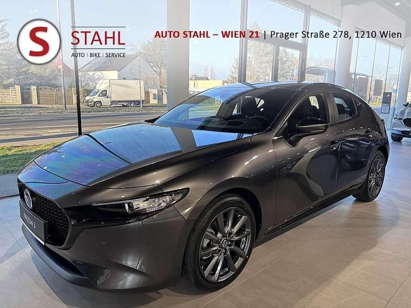 Gebraucht Mazda 3 Center-Line 140 PS (102 kW) 2024 Machine gray Limousine