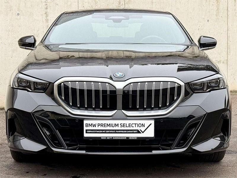 Gebraucht BMW 550e M Sport 490 PS (360 kW) 2024 Saphirschwarz Limousine