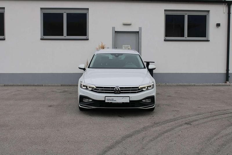 Gebraucht VW Passat Elegance 200 PS (147 kW) 2022 Weiß Kombi