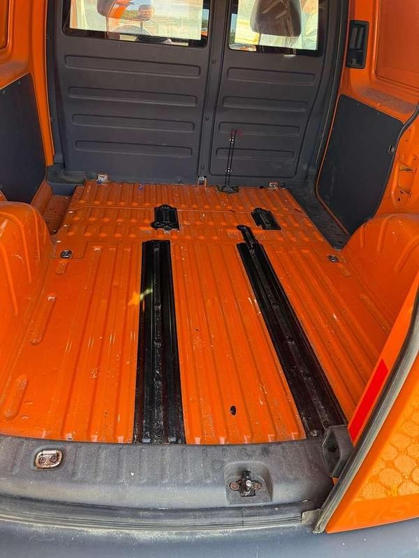 Gebraucht VW Caddy Highline 109 PS (80 kW) 2013 Orange Van / Kleinbus