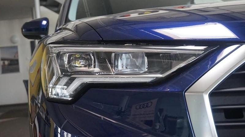 Gebraucht Audi e-tron Basis 245 PS (180 kW) 2023 Mittelblau  metallic SUV