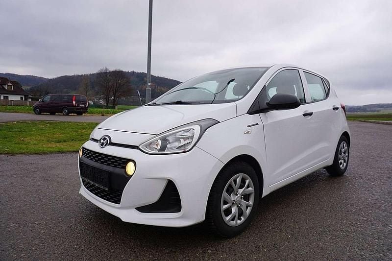 Weiß Gebraucht 2017 Hyundai i10 Comfort Kleinwagen | € 6.690 (Guter Preis) - Bild 1/4