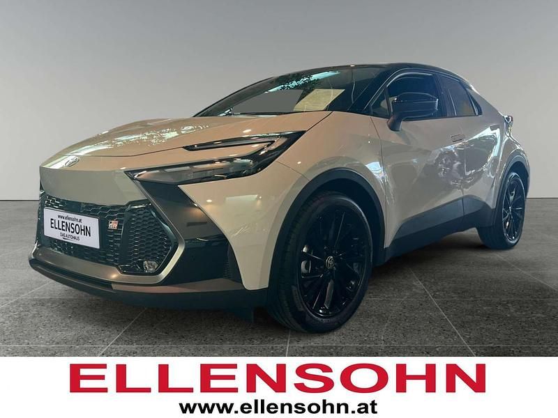 Grau Neu 2025 Toyota C-HR Sport SUV | € 41.590 - Bild 1/4