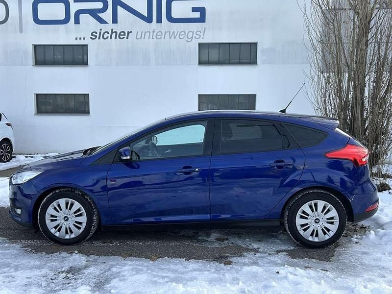 Gebraucht Ford Focus Trend 101 PS (74 kW) 2016 Blau Limousine