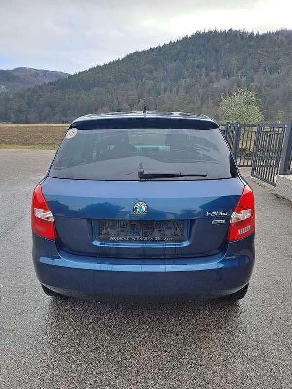 Gebraucht Skoda Fabia 60 PS (44 kW) 2012 Blau Limousine