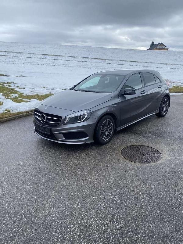 Grau Gebraucht 2013 Mercedes A200 Limousine | € 15.900 - Bild 1/4