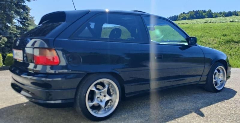 Gebraucht Opel Astra 150 PS (110 kW) 1991 Limousine