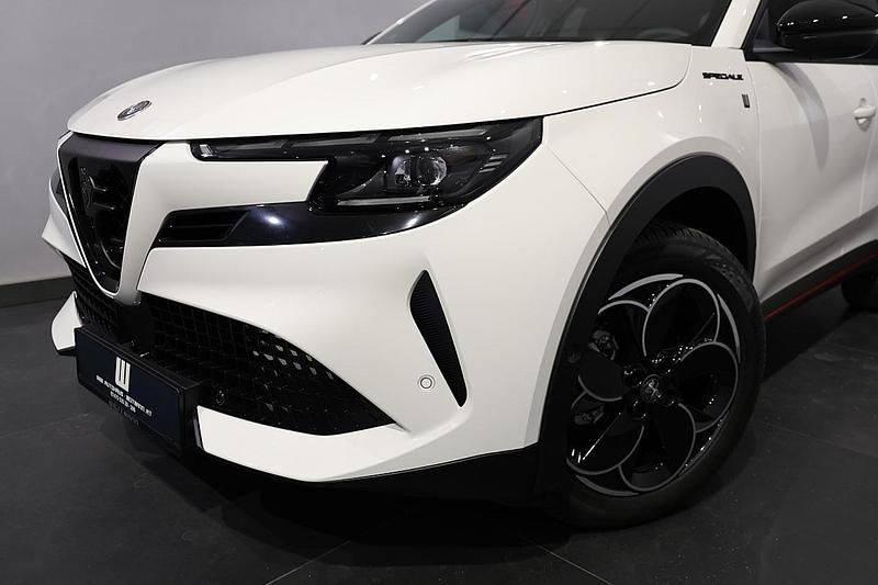 Neu Alfa Romeo Junior Edizione Speciale 114 kW (156 PS) 2025 Weiß SUV