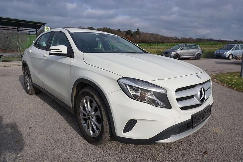 Gebraucht Mercedes GLA200 136 PS (100 kW) 2014 Weiß SUV