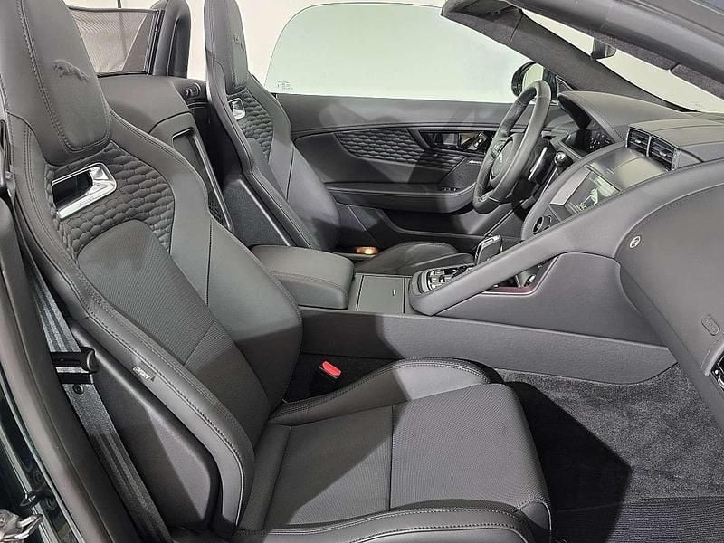 Gebraucht Jaguar F-Type R-Dynamic 300 PS (220 kW) 2024 British racing green Cabrio