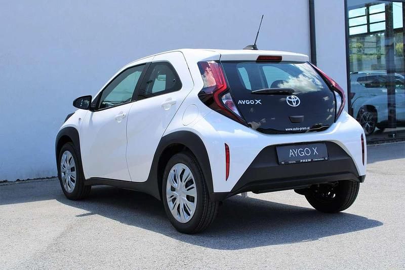 Neu Toyota Aygo Play 72 PS (52 kW) 2025 Weiß Kleinwagen