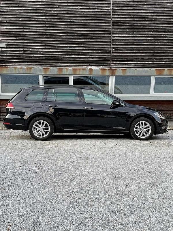 Gebraucht VW Golf VII Comfortline 116 PS (85 kW) 2019 Schwarz Limousine