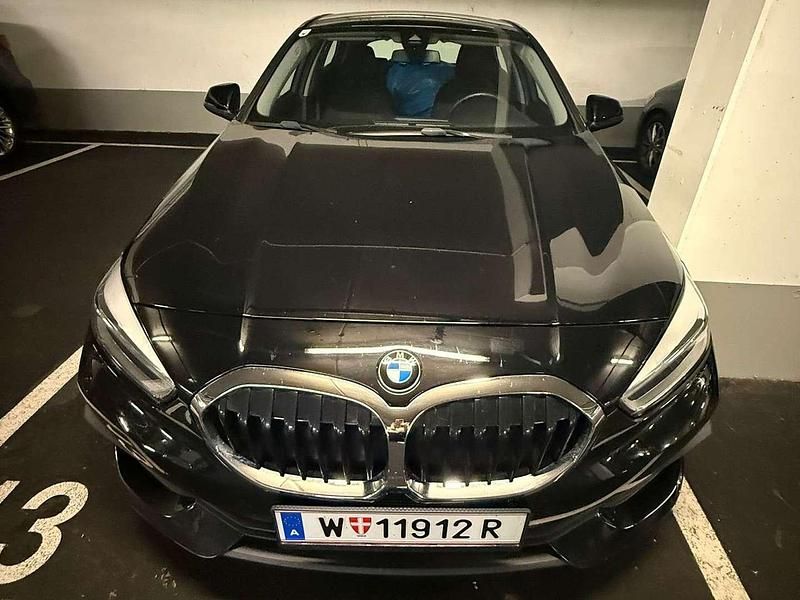 Schwarz Gebraucht 2020 BMW 118 Kleinwagen | € 21.900 (Fairer Preis) - Bild 1/4