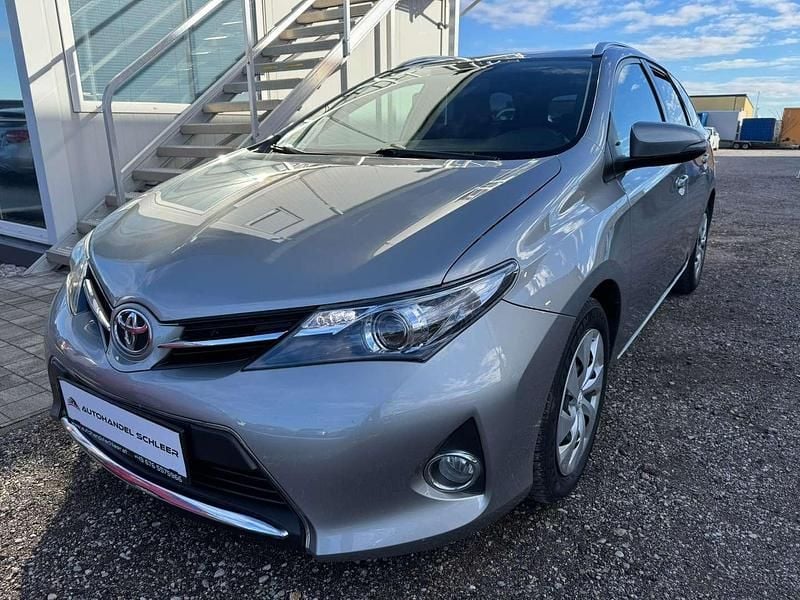 Grau Gebraucht 2014 Toyota Auris Active Kombi | € 7.990 (Fairer Preis) - Bild 1/4