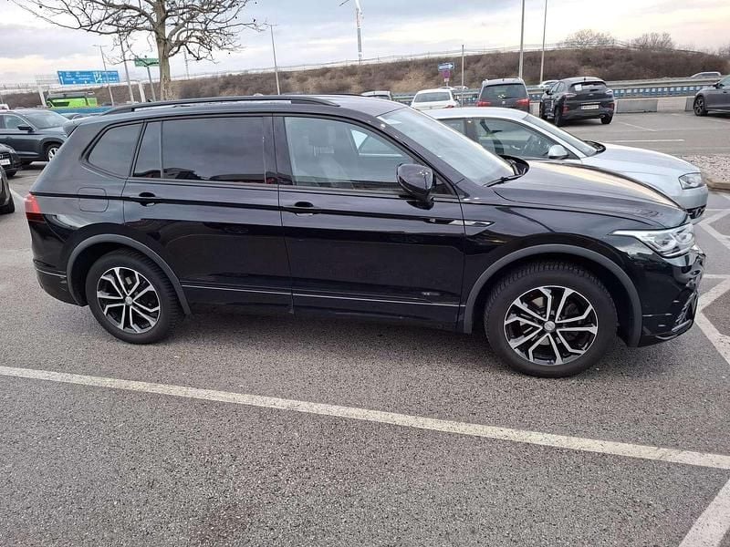 Gebraucht VW Tiguan Allspace R-line 150 PS (110 kW) 2023 Schwarz SUV
