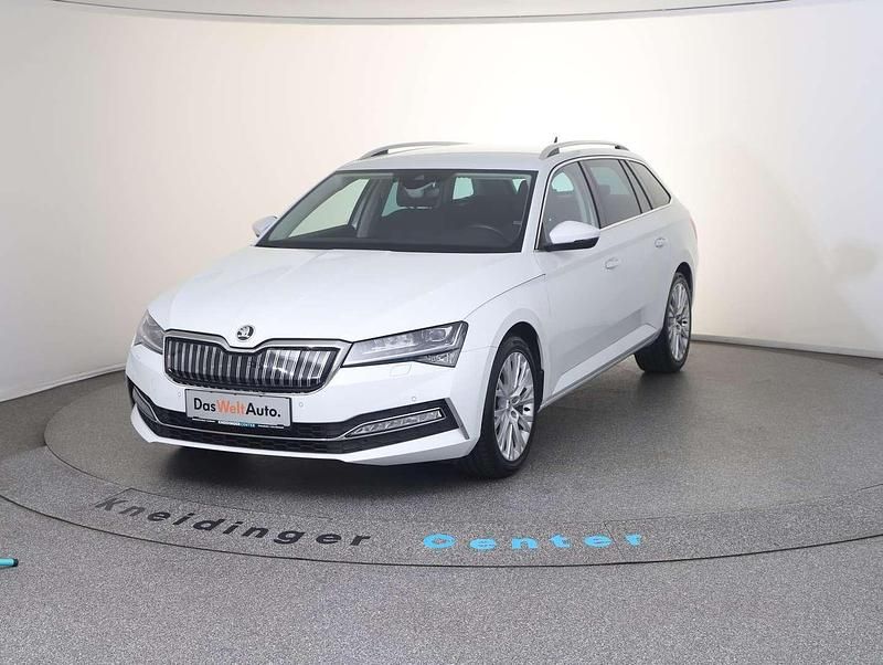 Weiss metallic Gebraucht 2022 Skoda Superb Style Kombi | € 26.490 (Guter Preis) - Bild 1/4