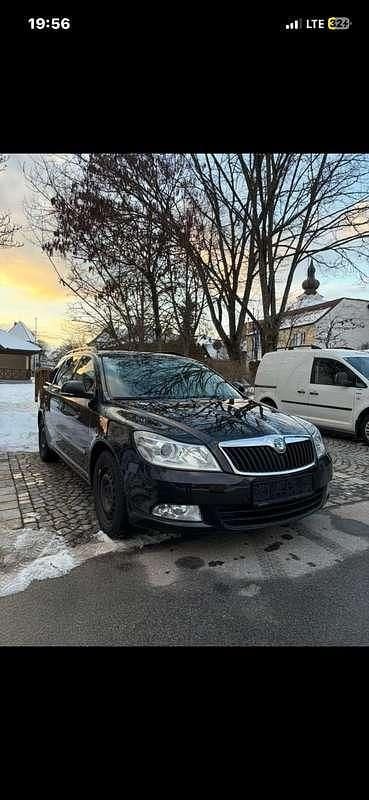 Gebraucht Skoda Octavia Ambition 105 PS (77 kW) 2012 Schwarz Kombi
