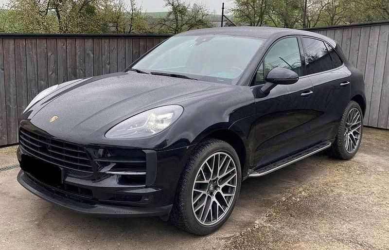 Schwarz Gebraucht 2020 Porsche Macan Basis SUV | € 47.500 (Fairer Preis) - Bild 1/4