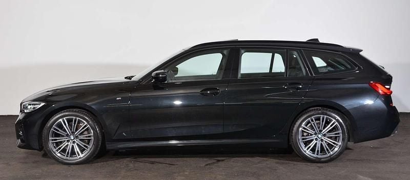 Gebraucht BMW 320 190 PS (139 kW) 2021 Saphirschwarz metallic Kombi
