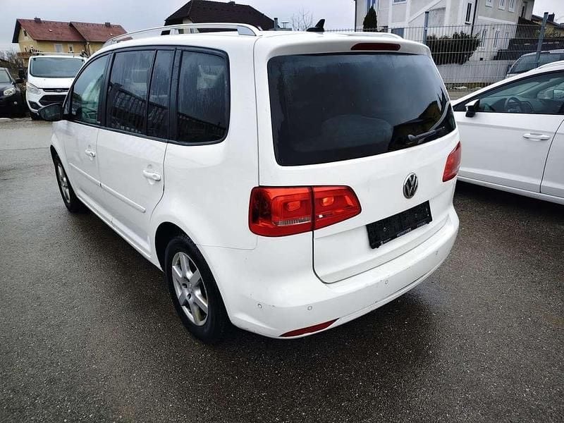 Gebraucht VW Touran Comfortline 105 PS (77 kW) 2012 Weiß Van / Kleinbus
