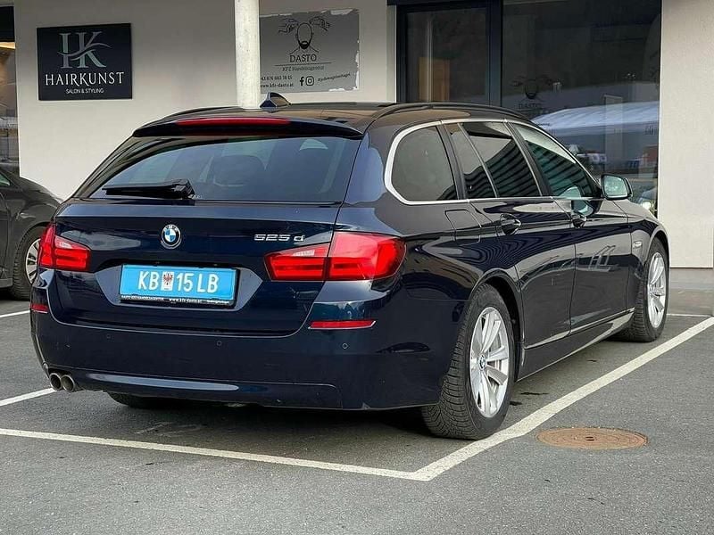 Gebraucht BMW 525 Sport Line 204 PS (150 kW) 2011 Blau Kombi