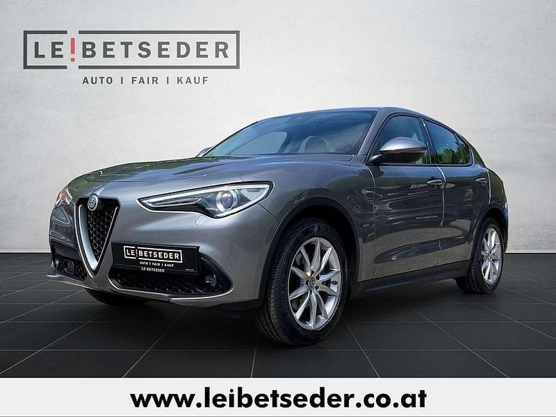 Grau Gebraucht 2017 Alfa Romeo Stelvio Super SUV | € 20.889 (Etwas zu teuer) - Bild 1/4
