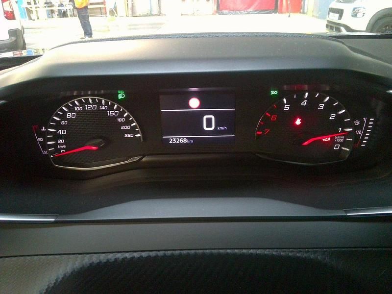 Gebraucht Peugeot 2008 Style 102 PS (75 kW) 2025 SUV