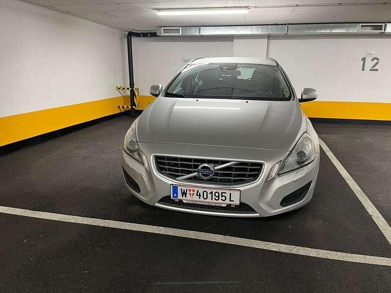 Gebraucht Volvo V60 Momentum 163 PS (119 kW) 2011 Grau Kombi