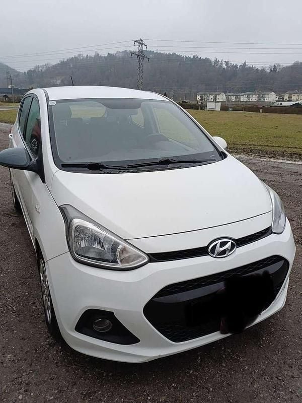 Gebraucht Hyundai i10 Comfort 65 PS (47 kW) 2015 Weiß Kleinwagen