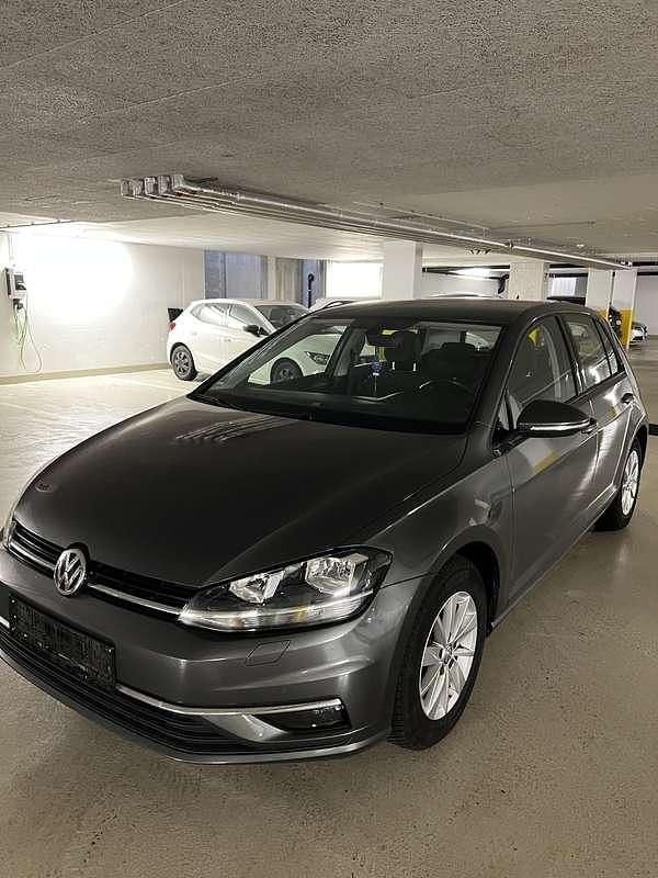 Gebraucht VW Golf VII 116 PS (85 kW) 2018 Grau Limousine