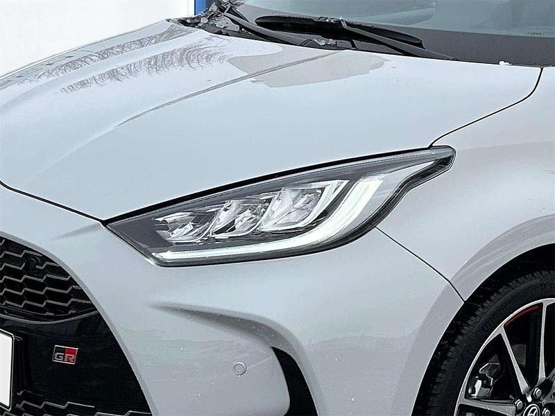 Gebraucht Toyota Yaris Hybrid Sport 92 PS (67 kW) 2023 Grau Limousine