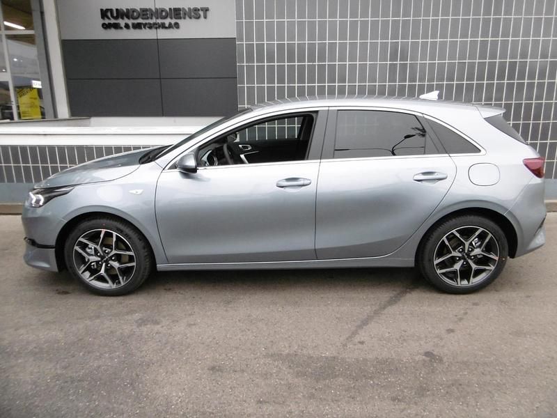 Gebraucht Kia Ceed Silver 99 PS (72 kW) 2025 Lunarsilber met. Kleinwagen