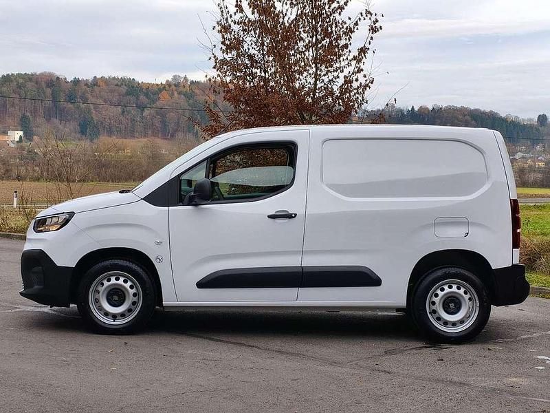 Neu Fiat Doblò 102 PS (75 kW) 2025 Weiß Van / Kleinbus