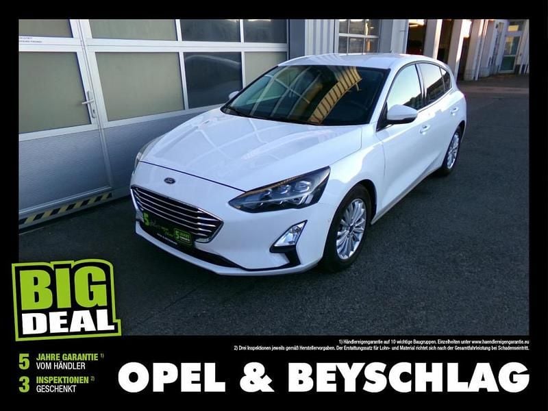Weiß Gebraucht 2020 Ford Focus Titanium X Limousine | € 15.480 (Fairer Preis) - Bild 1/4