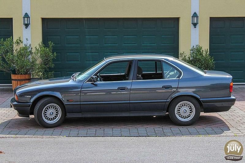 Gebraucht BMW 525 116 PS (85 kW) 1992 Grau Limousine