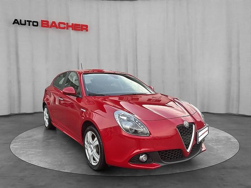 Gebraucht Alfa Romeo Giulietta Super 120 PS (88 kW) 2017 Rot Kleinwagen