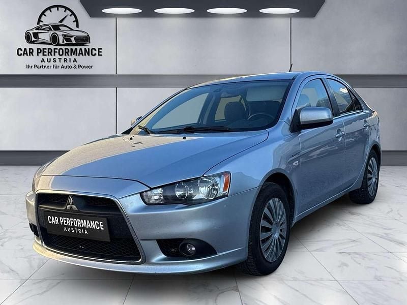 Grau Gebraucht 2010 Mitsubishi Lancer Inform Kleinwagen | € 4.500 - Bild 1/4
